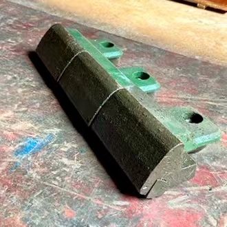 Carbide insert cutting edge